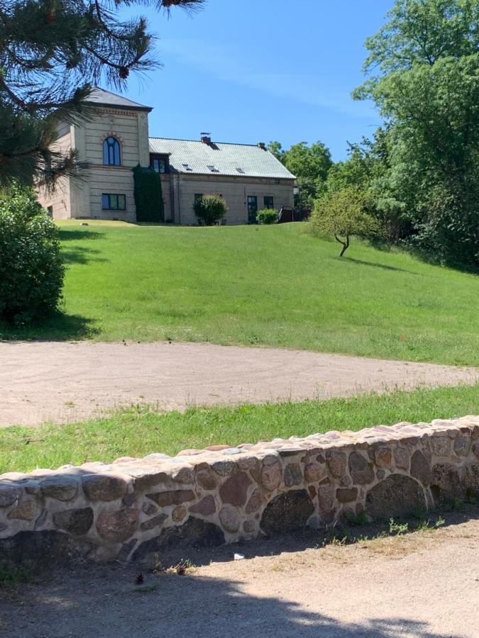 Historisches Gebaeude " Rentmeisteramt" Basedow Basedow  Luaran gambar