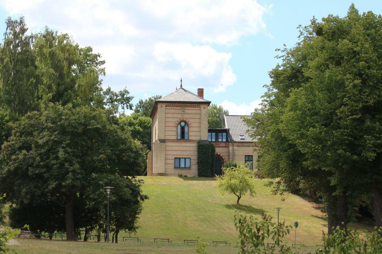 Historisches Gebaeude " Rentmeisteramt" Basedow Basedow  Luaran gambar